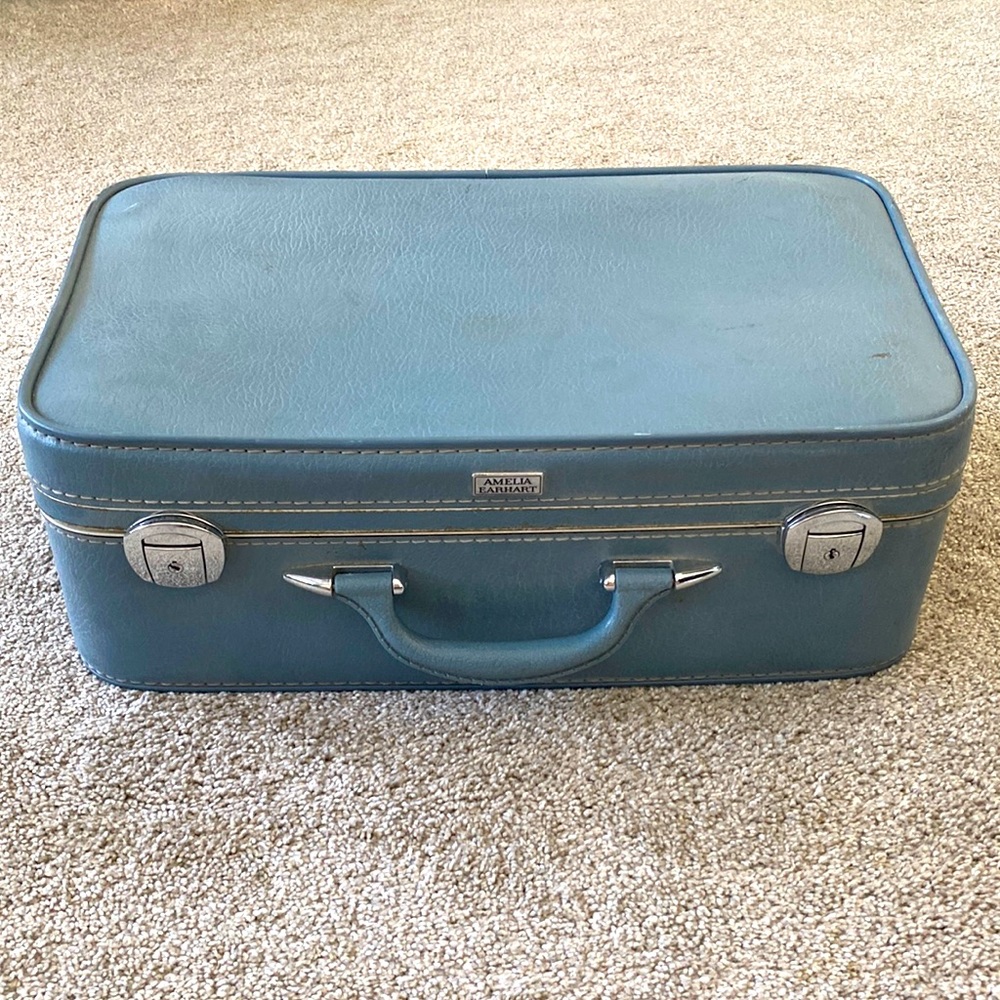 Amelia Earhart vintage blue suitcase WITH original keys great condition